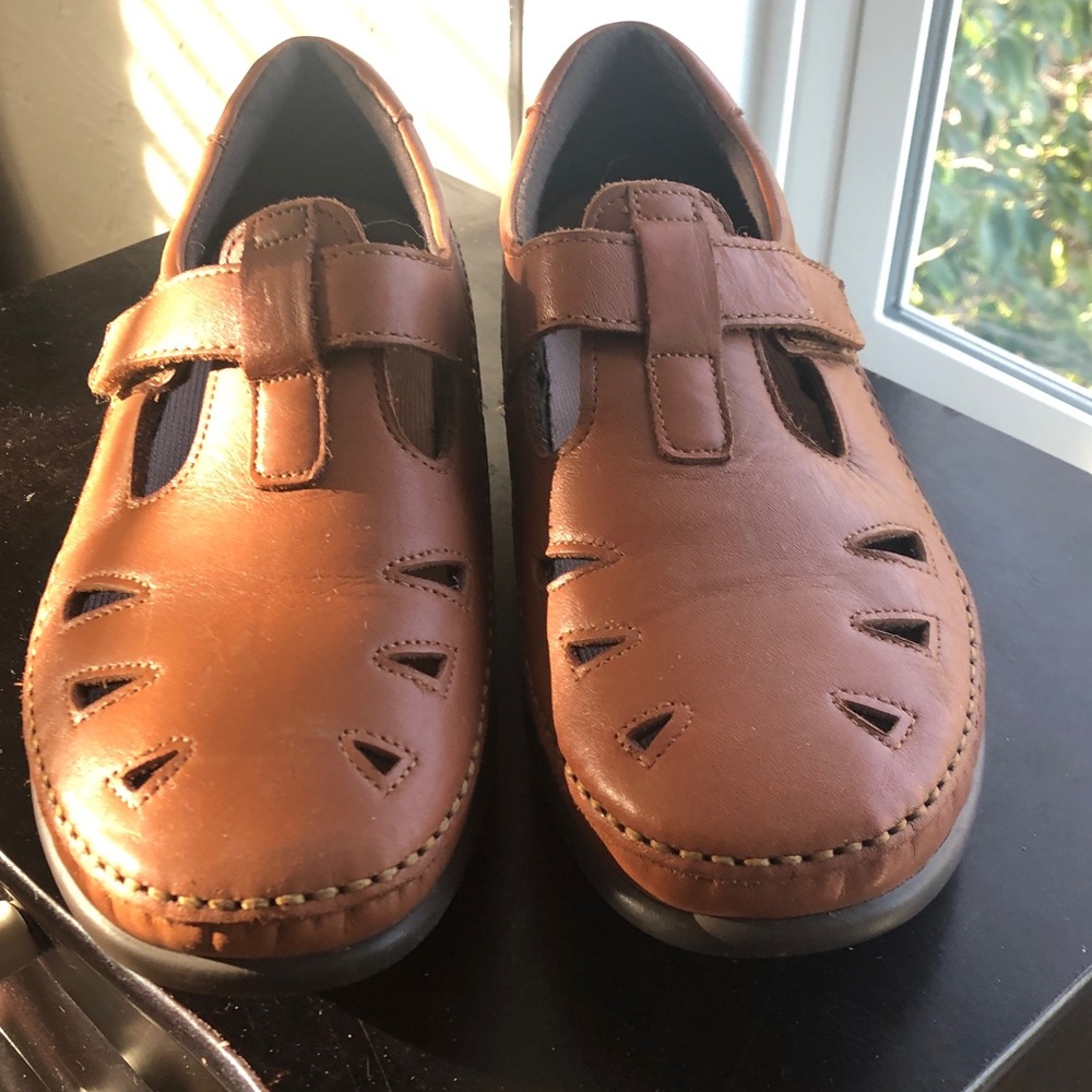 SAS brown Mary Jane style with cutouts size 9